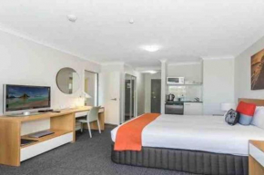 One bed room with pool access, Townsville
